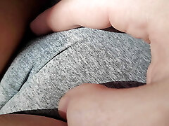 je crache et frotte une délicieuse chatte cameltoe incroyable je crache et frotte une délicieuse chatte cameltoe incroyable