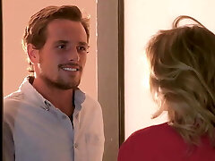 stepsiblings-sesso a tre con sorellastre sotto vischio