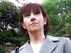 Greedy cougar real estate agent gets her ass romped to sell faster
