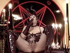 je fais fumer ma chatte béante