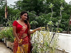 un étudiant indien de 18 ans invité dans le cul de l'hôtel et la chatte serrée baisée durement