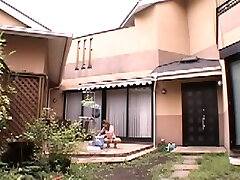 Mère japonaise objet d'une attention particulière en soins infirmiers