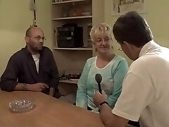 Blonde Granny Fister et enculer