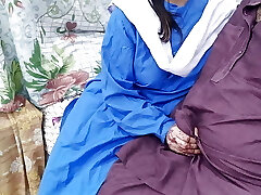 desi écolière veut prendre la grosse bite de son propre beau-père