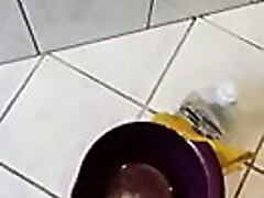 برده, تمیز کردن حمام من!