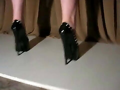MATURE Soles IN HIGH HEELS