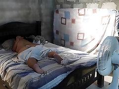 elle fait semblant d'être une masseuse pour la baiser elle fait semblant d'être une masseuse pour la baiser