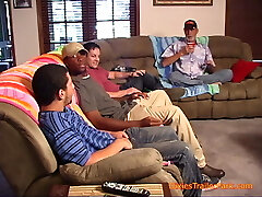 quelqu'un doit la baiser, pourquoi pas nous tous