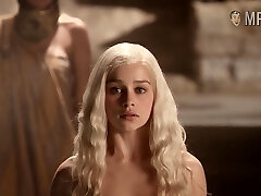 گرفتن یک حمام داغ, دخترک معصوم, امیلیا کلارک در معرض دوست داشتنی, آبدار, کون