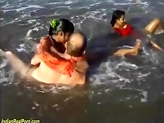 indian sex fucky-fucky on the beach