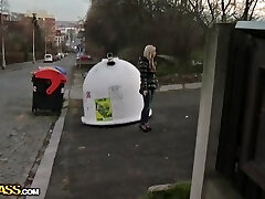 Babe with a slit piercing poked on the floor