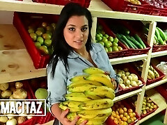 CARNEDELMERCADO - Thick And Curvy Latina Agrees To Drill Stranger - MAMACITAZ