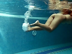 Svelte bombshell with fabulous smooth rump Olla Oglaebina and her underwater show