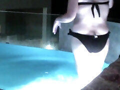 Homemade buttfuck: she gave me her arse in the pool to refresh it