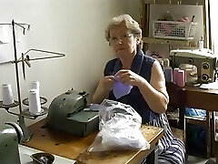 Oma Hotel- Agnes, dirty and horny granny in her self-entertaining action