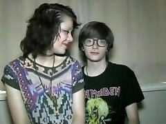 भाग्यशाली रूसी आदमी के साथ पुराने माँ