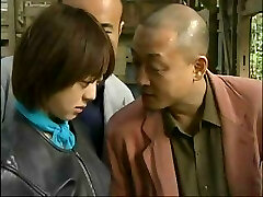 जापानी प्रेम कहानी के साथ इस छोटे से किशोर बड़े आदमी द्वारा