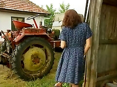 गर्म युवा सफेद लड़की गधे गड़बड़ कुत्ते शैली में