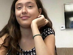 जुंग श्यामला माइट फेस्टेन टिट हेल्ट ओहने विडर्सप्रच डेन हिंटर्न बेम फिकेन हिन