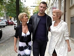 سکس سه نفری روی مبل با شیطان, زن-Romana