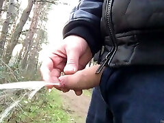 जब एक आदमी प्यार करता है कि पेशाब और जनता की बातें