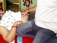 Desi Indian Maid Has Sex with Indian Stud Beautiful Girl