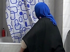 This Muslim Woman Is Shocked !!! She Accidentally Witnesses My Big Man-meat !!!