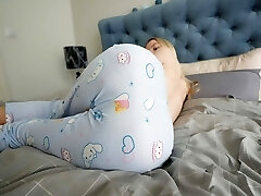 Stepson caught his stepmother watching porn and fucked her then nutting inside cunt