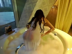 Tease Sofia Big Dairy Cow in Bath Tub Sex Looking Great, Sexy Dame! 1080P