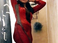 Beautiful desi girl bathroom mms viral movie