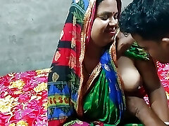 vecina & # 039; s mujer bengalí fue desnudada y follada