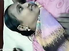 desi ladka apni chubby mausi ko choda motel mein