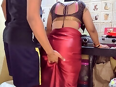 第2部分，印度性感的继母在与男友交谈时被继子抓住