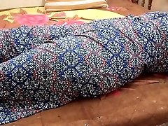 印度大胸部女孩特写口交和特写他妈的大声呻吟