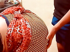 дези бхабхи готовит мне хана бана рахи тхи табхи девар не пиче ле бхабхи ки