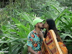 Indian Super-fucking-hot Kissing - Girlfriend Pranked in Saree