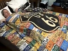 mamma prende scared solo e joins passo figlio in letto tutto nudo e giostre la sua grande difficile cazzo