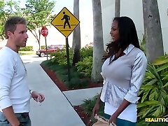 MilfHunter - Parcheggio di bellezza