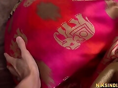 embarazada desi mamá follada en el culo y el coño por el sirviente