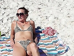 no se permite la desnudez en la playa