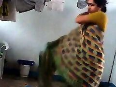 desi with unshaved armpit wears saree after bath