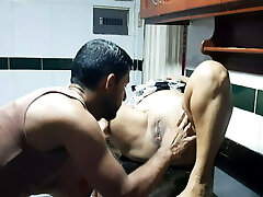 io succhiare il servizio signora & #039;s figa in cucina