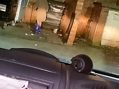 ragazzo begs me a flash in pubblico