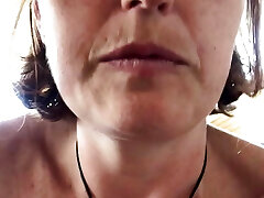 одна девушка, одна чашка!