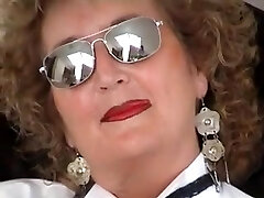 La Abuela De La Cabeza #39 En El Balcón