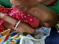 Aunty was fucked by lifting the nightie and Mosi was looking rosy color pussy nightie