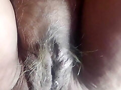 la mia fantasia di essere un server foro di gloria per gli uomini. sentire la mia figa pelosa essere scopata più e più volte!