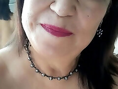 My feet perceive so good on my mature hairy Latina labia