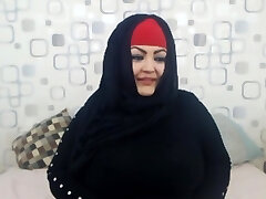 Muslim babe showing off the goods