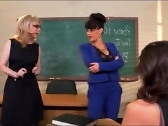 chica de colegio milf abuelita - lesbianas de la escuela trío